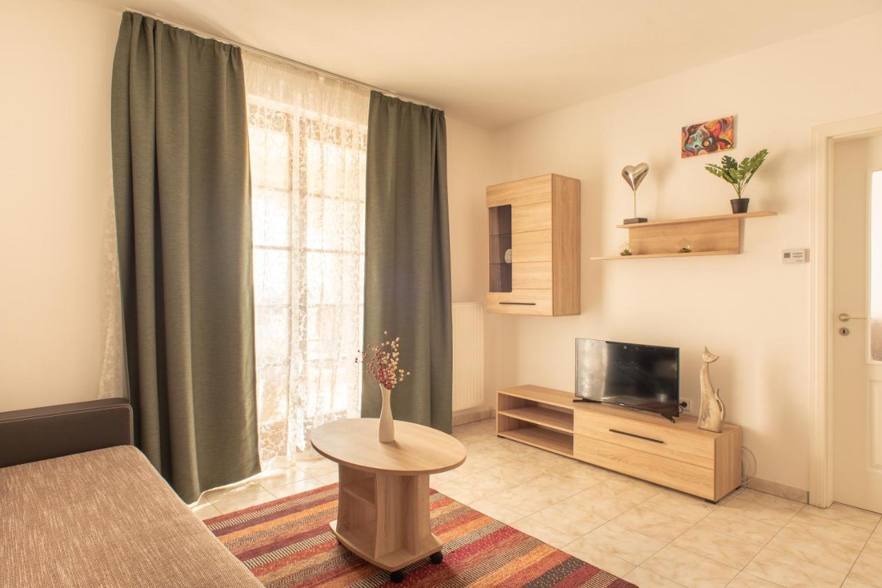 Modor Apartman Alsópáhok Bagian luar foto