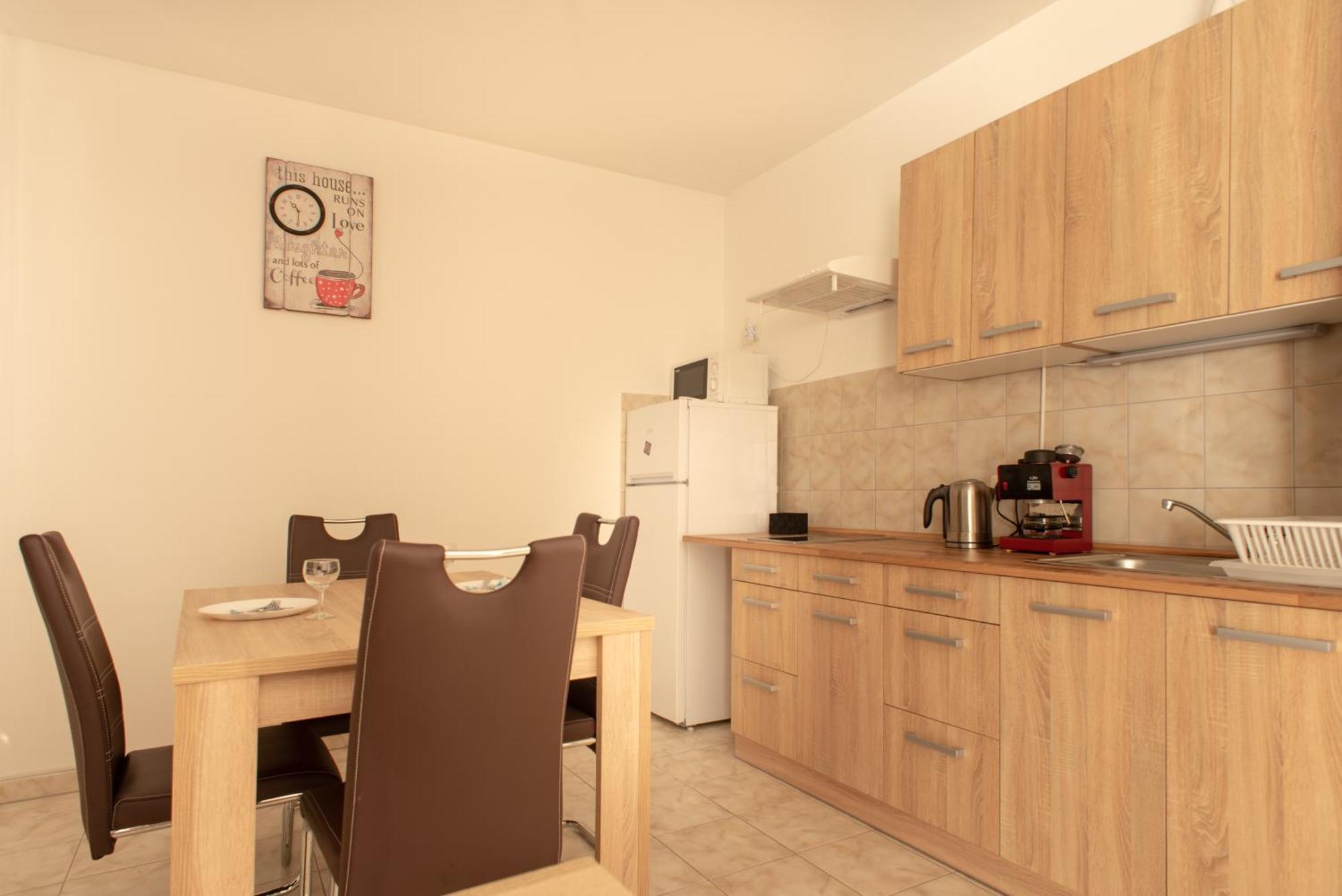 Modor Apartman Alsópáhok Bagian luar foto