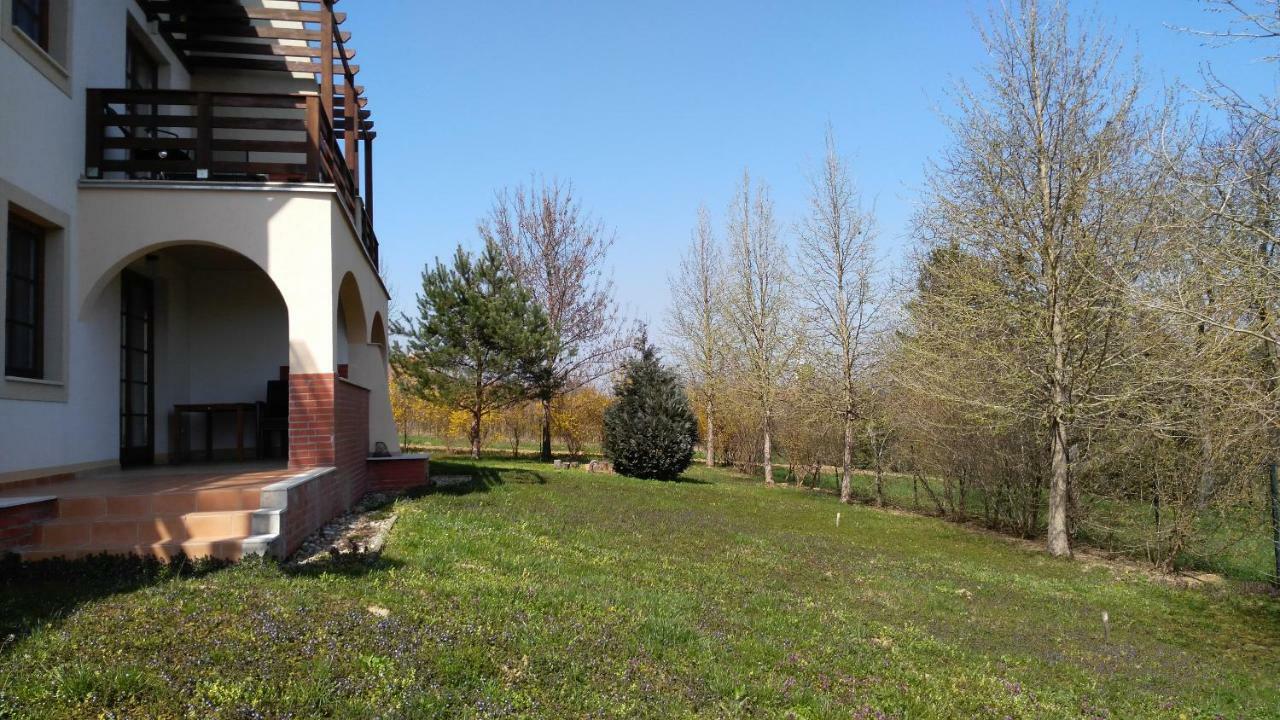 Modor Apartman Alsópáhok Bagian luar foto